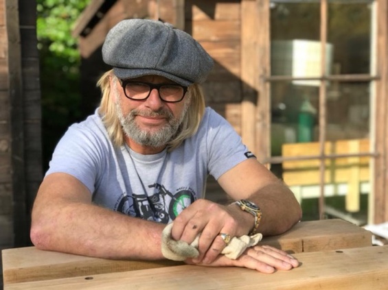 live18-celebrity-signing